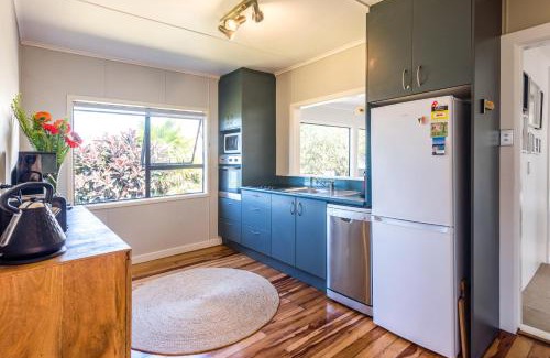 Oneroa House | Oneroa Views With Spa Pool