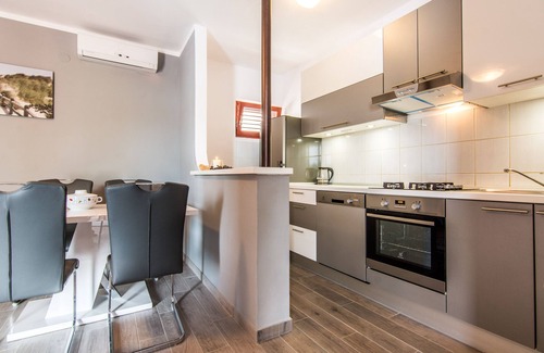 Krusevo House | Only 30m from beach, newly furnished, wit beautiful view and outside pool.