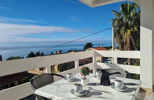 Bar Apartment | Only 5 minutes from the beach by feet.