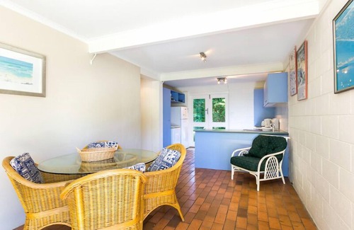 Point Lookout House | Only minutes walk to Cylinder and Deadmans Beaches - 1 Pet Allowed.