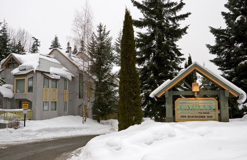 Upper Village House | Only Steps to Village & Lifts! Free Parking & Wifi