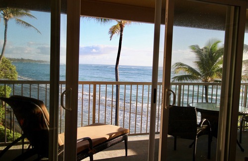 Wailua Condo | Only thing between you and the ocean is the Beach! Top Floor, unobstructed view