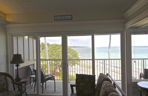 Wailua Condo | Only thing between you and the ocean is the Beach! Top Floor, unobstructed view