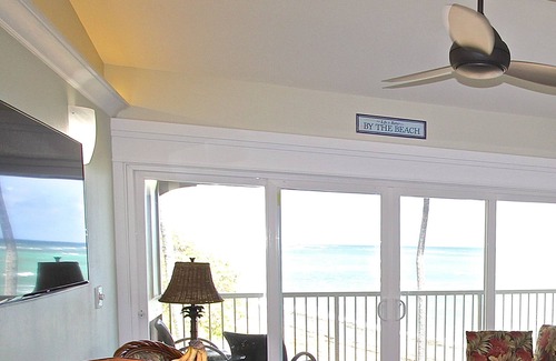 Wailua Condo | Only thing between you and the ocean is the Beach! Top Floor, unobstructed view