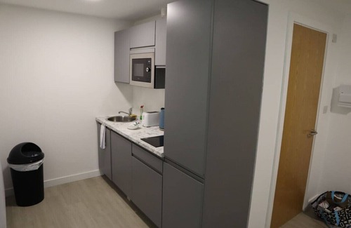 Old Trafford Apartment | OnPoint Apartments - Convenient Studio Apartment - Old Trafford!