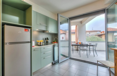Toscolano Maderno Apartment | Onyx House With Shared Pool, Toscolano Maderno, Italy