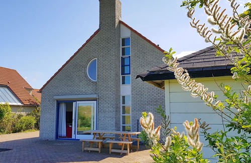 Julianadorp House | Oogduyne 133, luxe villa for 10 people, pets allowed