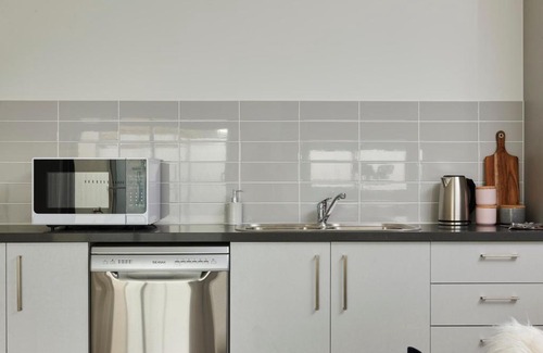 Malvern East Apartment | Open and Flowy 1 Bedroom Apartment in Chadstone
