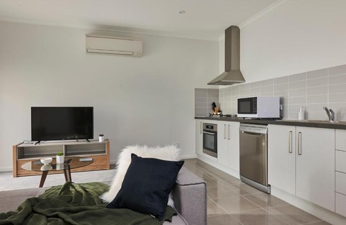Malvern East Apartment | Open and Flowy 1 Bedroom Apartment in Chadstone