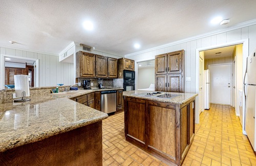Port Isabel House | Open & Bright Bayfront Getaway w/a Full Kitchen, Furnished Deck, & Fast WiFi