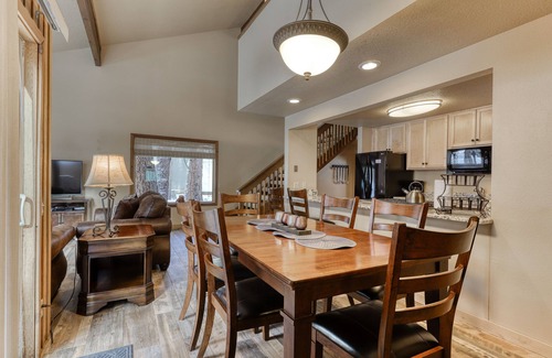 Sunriver House | Open dog-friendly home w/WiFi, private hot tub, guest bikes, and SHARC passes