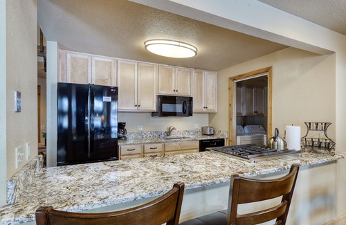 Sunriver House | Open dog-friendly home w/WiFi, private hot tub, guest bikes, and SHARC passes