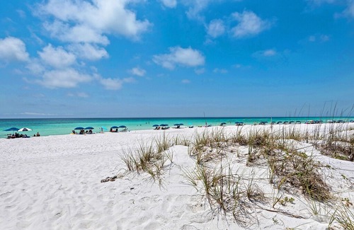 Miramar Beach House | OPEN>July 31-Aug 7⭐Walk 2 Beach⭐Sleeps 10⭐Community Pool⭐4BR Shore Thing Getaway