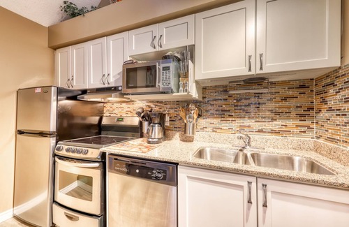 Craigleith House | Open Loft condo with 2 baths shared pool and tennis courts