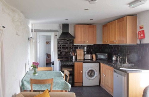 Clynnogfawr Cottage | Open plan ground floor cottage located in the Llyn Peninsula, with many beaches close by.