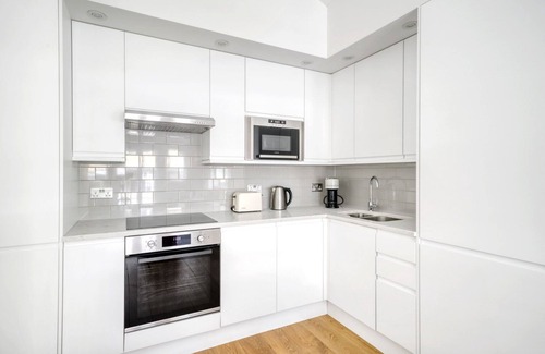 Bishop's Apartment | Open plan Waterloo, 1BR, New build, terrace, by Blueground