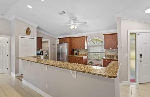 San Carlos Park House | ☀️Open, private pool home! Close to beaches, shopping, golf and baseball.