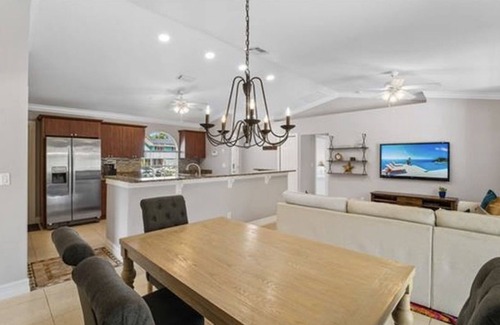 San Carlos Park House | ☀️Open, private pool home! Close to beaches, shopping, golf and baseball.