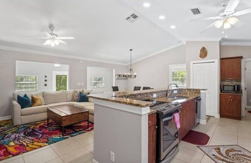 San Carlos Park House | ☀️Open, private pool home! Close to beaches, shopping, golf and baseball.