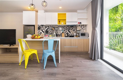Tran Phu Beach Hotel | OPOX Nha Trang: 10 studios steps to the beach