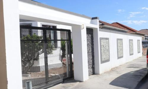 Trawal Apartment | Optimum Stay Self Catering Accommodation - Deluxe Room