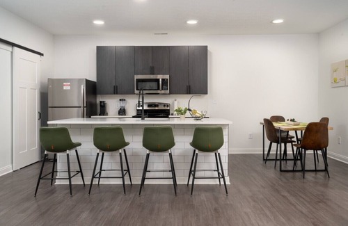 Whitestown Apartment | Opulent Suite Spacious Pond View King Bed WFH Gym