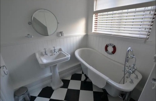 Maldon Apartment | Orange Blossom Osea Island Escape for 6