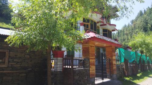 Banjar House | Orange sky home stay gadaGushaini near jibhi