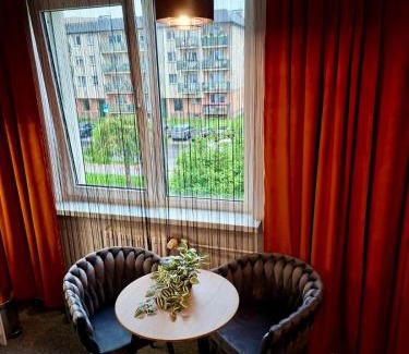 Koszalin Apartment | Orange Studio z kuchnią i łazienką