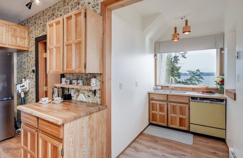 Sooke House | Orca Point Beachfront Suite: Enjoy Your Private Beach Seconds Outside Your Door!
