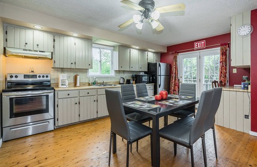Tobermory House | Orchard Escape Tobermory on 1 acre!