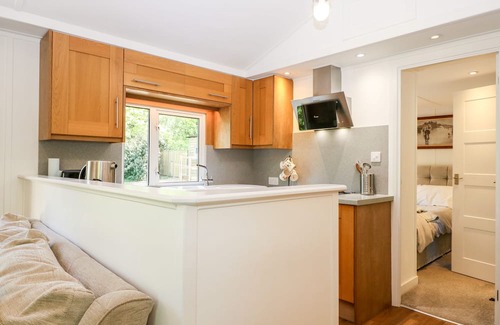 Staplefield Cottage | ORCHARD LODGE, pet friendly, with a garden in Bolney