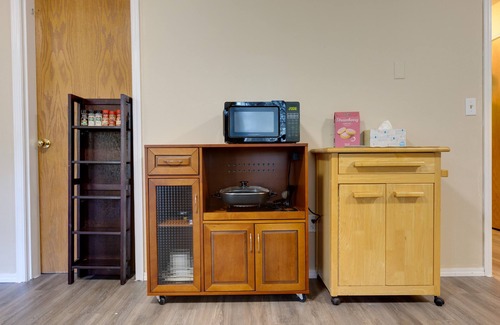 Rosemont Summit House | Oregon Jade Lodging: Specious two bedroom, EV charger, green space
