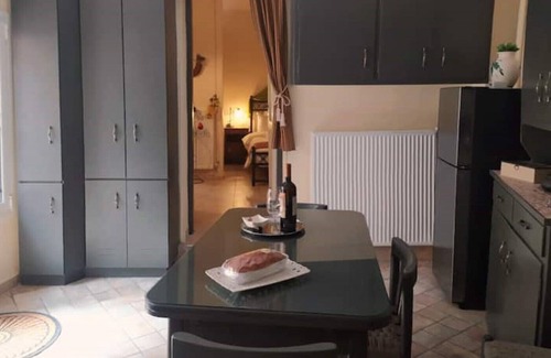 Volos City Centre House | Orfeas Home: Detached house, recently renovated, 2 bedrooms &2 bathroom, parking