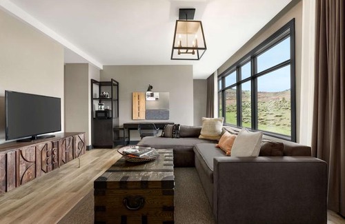 Golden Hotel | Origin Red Rocks a Wyndham Hotel