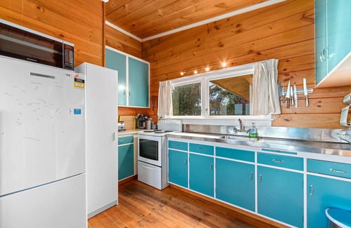 Kinloch House | Original Kinloch bach on lake front, with lots of parking and great views