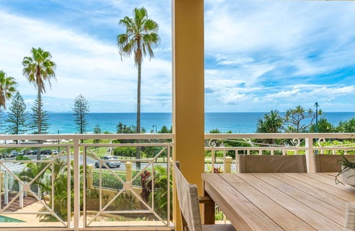 Coolangatta Apartment | Orion Unit 4 Modern 2 bedroom apartment with ocean views and Wi-Fi Included