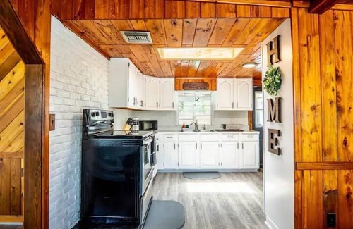 Orlando House | Orlando 3BR Getaway Wi-Fi + Fun for Families