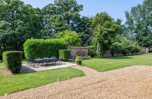 Great Yarmouth House | Ormesby Manor - Well Lodge with breakfast