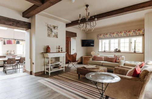 Great Yarmouth House | Ormesby Manor - Well Lodge with breakfast