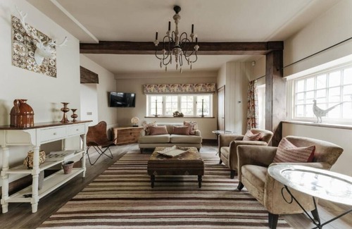 Great Yarmouth House | Ormesby Manor - Well Lodge with breakfast