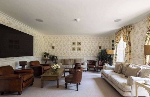 Great Yarmouth House | Ormesby Manor - 8 Beds - Sleeps 16 - Hot Tub