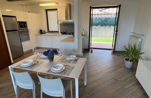 Baveno House | Ortensia house with lake view and garden in Baveno