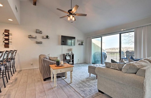 Osage Beach Apartment | Osage Beach Condo with Pools and Boat Dock Access