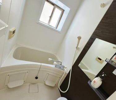 Nagawa Villa | Osaka Castle Park Station, 10 minutes walk to Kyobashi Station, direct access to Shinsaibashi, Umeda, Kansai Airport, Kyoto, Nara, USJ, can accommodate up to 10 people