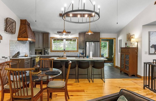 Wiley Cabin | Oscar's Hideout - Sweet Hidden Gem Close to Downtown Clayton