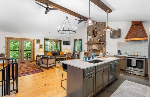 Wiley Cabin | Oscar's Hideout - Sweet Hidden Gem Close to Downtown Clayton