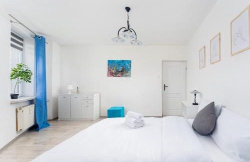 Krakow Apartment | Osiedle Oświecenia Comfort Apartment by BookingHost