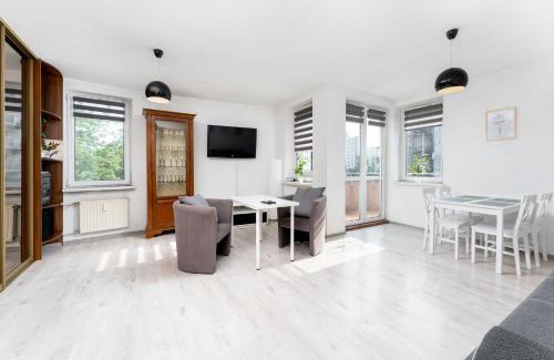 Krakow Apartment | Osiedle Oświecenia Comfort Apartment by BookingHost