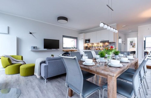 Heiligenhafen House | Ostsee - Reetdachhaus Nr 14 'Dasrotehaus' Im Strand Resort